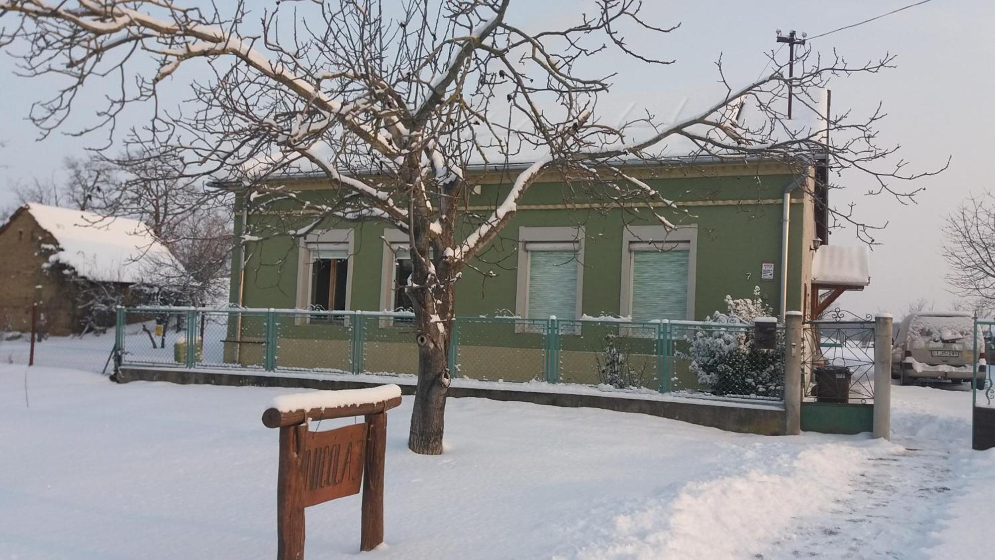 Nicolaj Vendeghaz Es Tanya Hotel Exterior photo